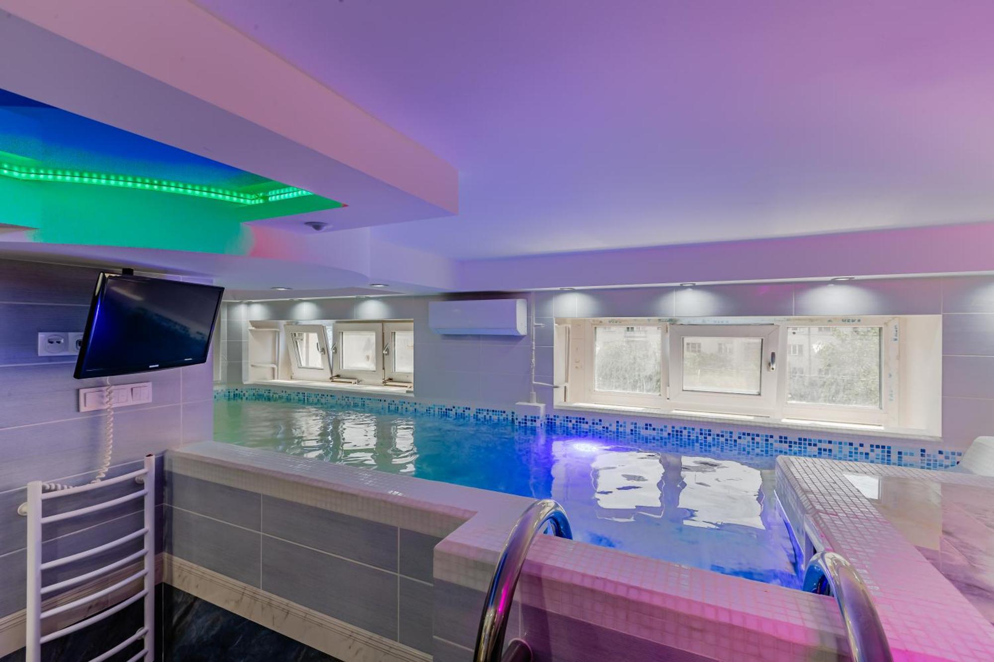 Luxury Apartment With Pool And Hammam Kijów Zewnętrze zdjęcie
